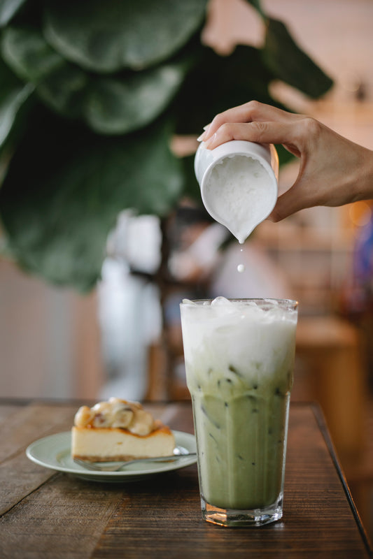 Bote de 2,5 Kg de frappe de matcha vegano japones de la marca FONTE. Bebida de matcha. Matcha latte frappe. Iced matcha. Matcha frappe.