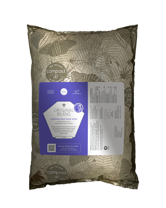 Perlas de chocolate de especialidad. Coberturas de chocolate. Chocolate gourmet. Chocolate reposteria. Chocolate recolectado en la region de costa esmeraldas en Ecuador . Paquete de 2 Kg. Specialty chocolate covertures from Ecuador.