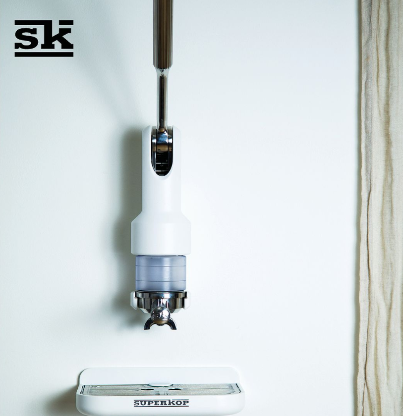 Maquina manual de cafe expresso de leva en color blanco. Versión de pared. Superkop leva expresso machine